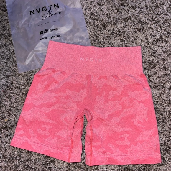 NVGTN Pants - NVGTN Camo Seamless Shorts - Coral Pink